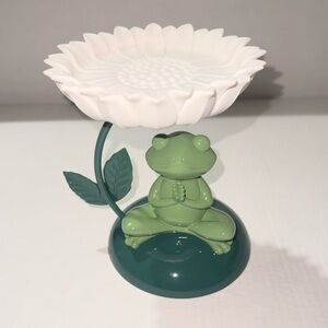 Bath & Body Works Green and White Flower Holder